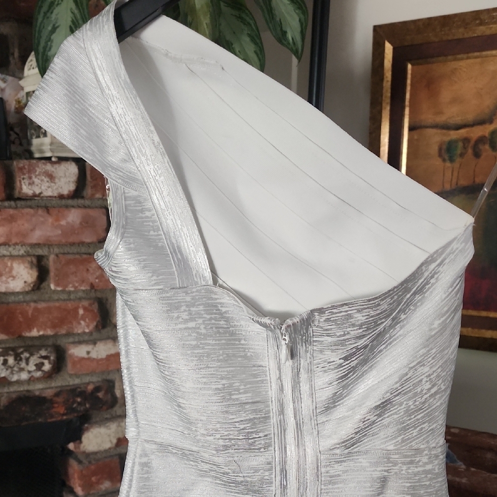 NWT Bella Barnett Silver One Shoulder Bodycon Mini Dress XS - Picture 7 of 14